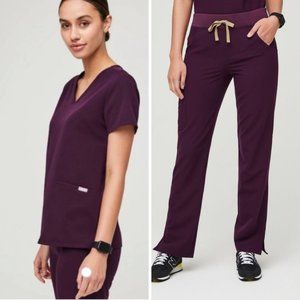 FIGS Casma Three-Pocket Scrub Top and Kade Cargo Scrub Pants